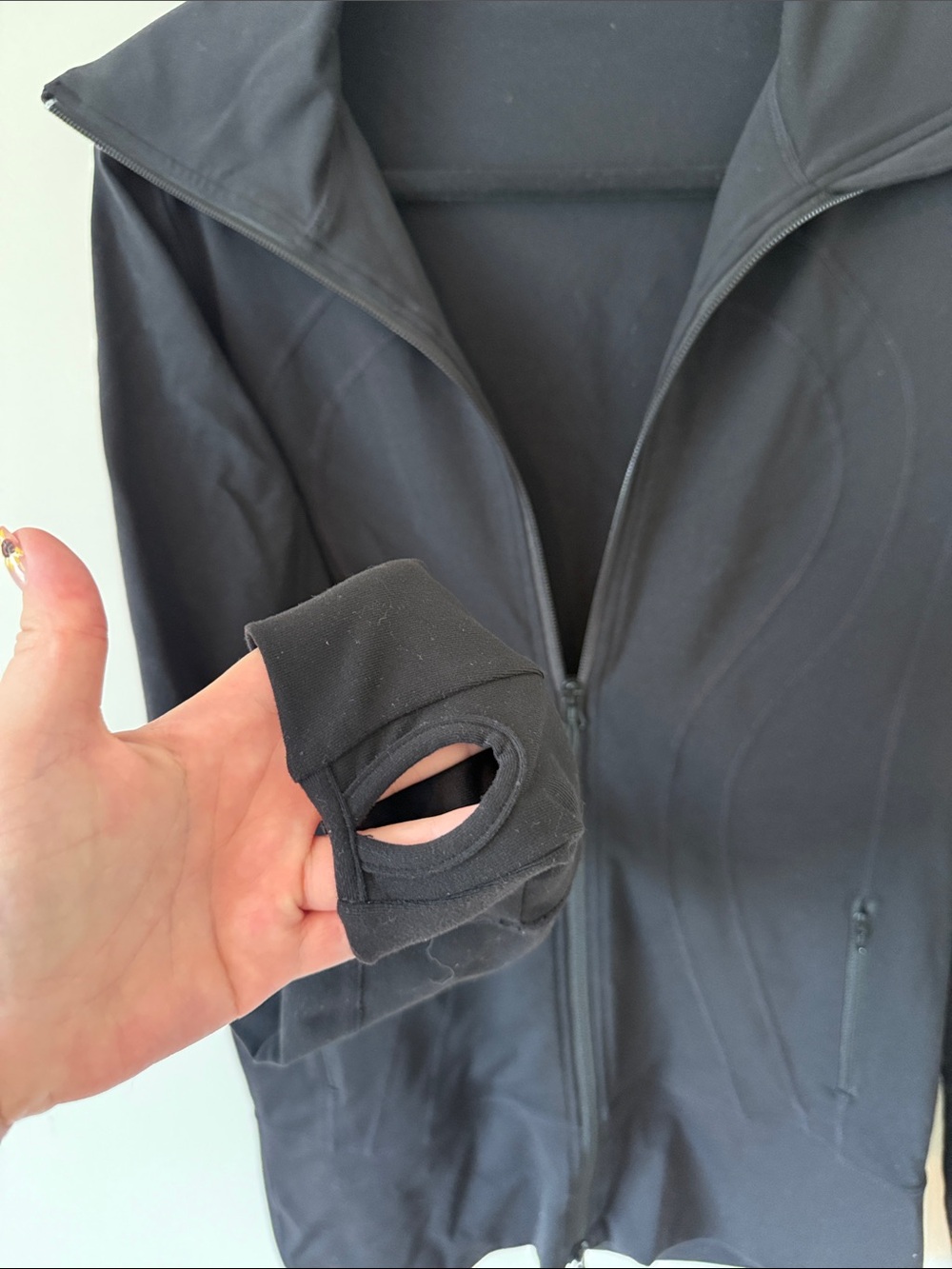 43. LULULEMON STRIDE JACKET - Picture 3 of 7
